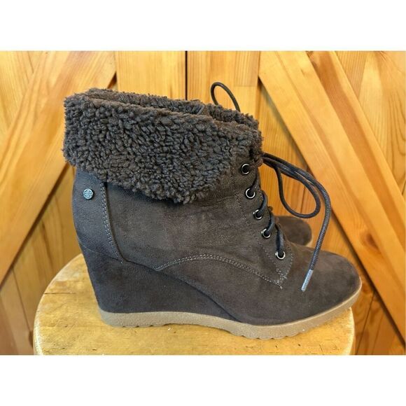 Dana Buchman Brown Lace Up Wedge Ankle Booties Fur Trim Faux Suede Upper Helma 9 - Picture 1 of 6